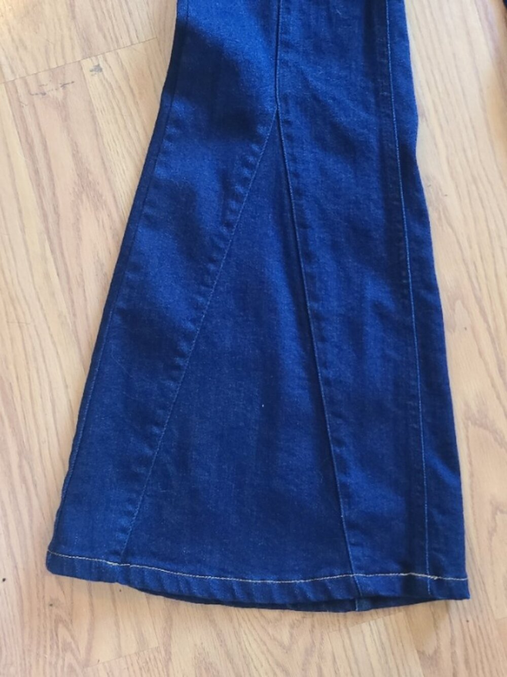 ANTHRO PILCRO PUDDLE MID-RISE FLARE JEANS GORED HEM TROUSER FRONT HEMMED sz 27 - Picture 6 of 9
